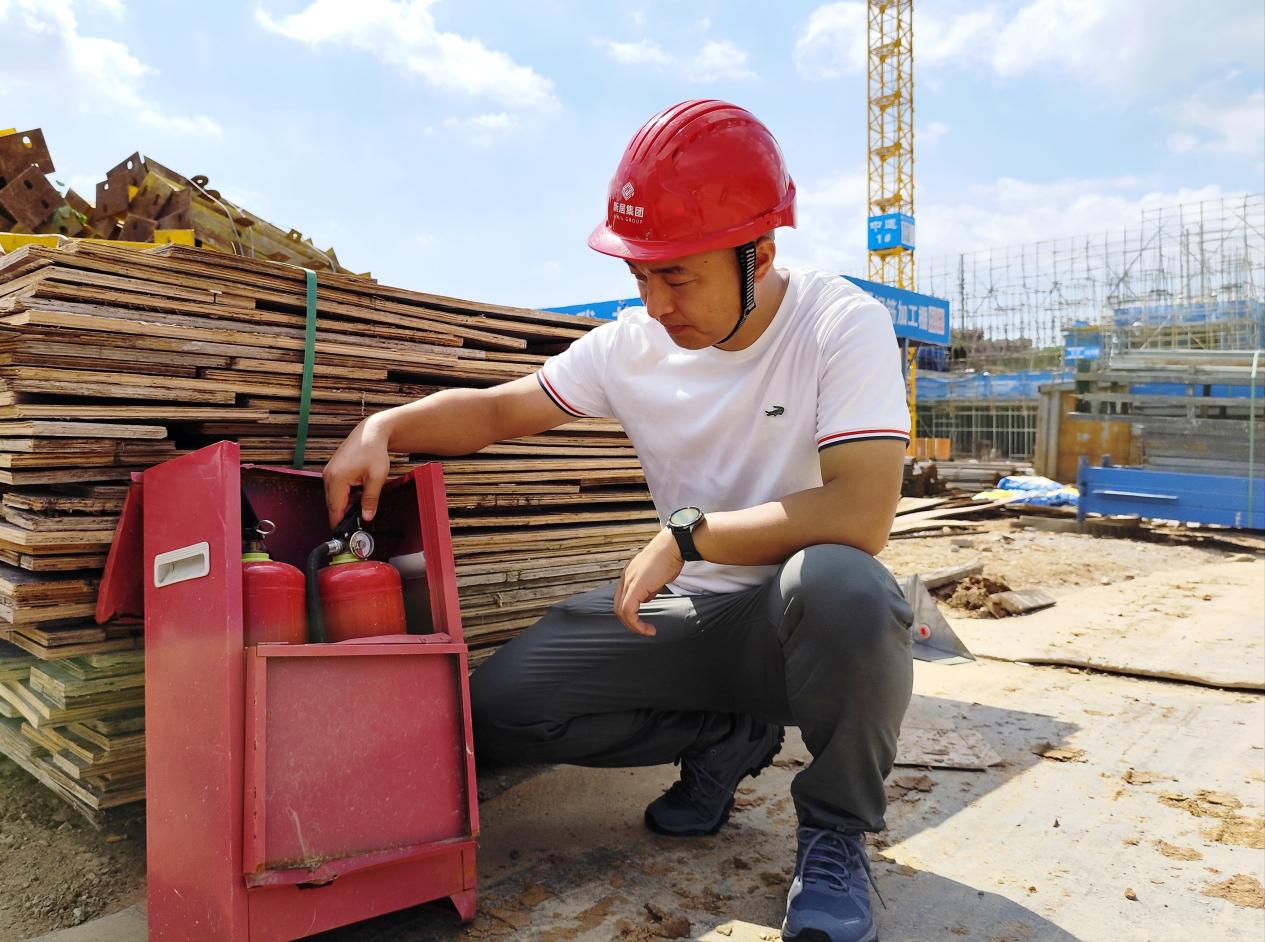 火热江北丨城市建设者：用汗水“筑”就城市之美